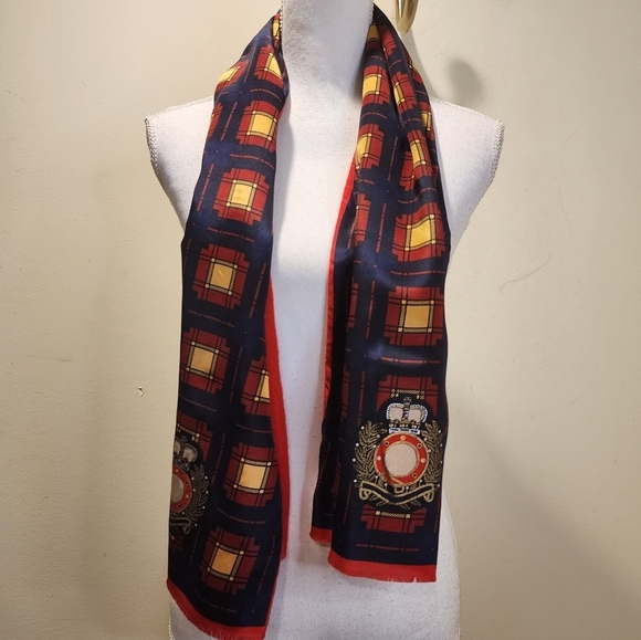 LORD AND TAYLOR Red 100% silk and wool lined Scarf - Picture 4 of 7